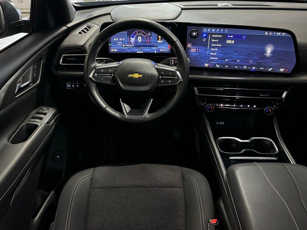 used 2024 Chevrolet Traverse car, priced at $32,888