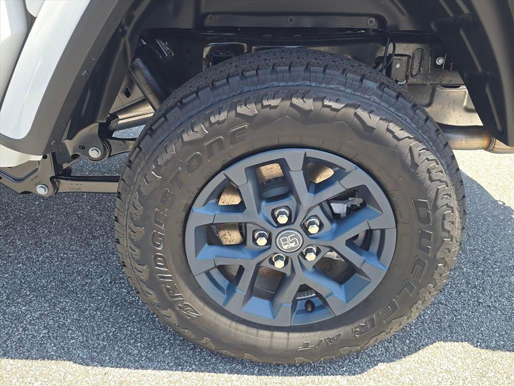 new 2026 Jeep Gladiator car, priced at $46,277