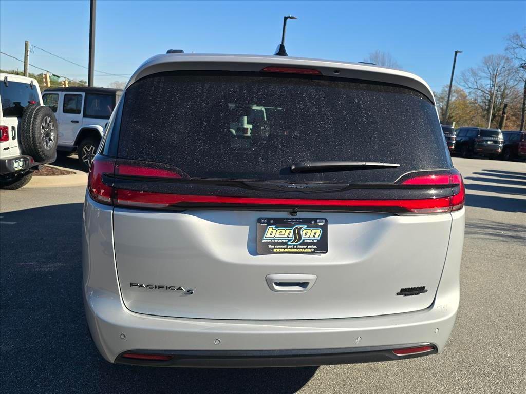 new 2026 Chrysler Pacifica car, priced at $44,548