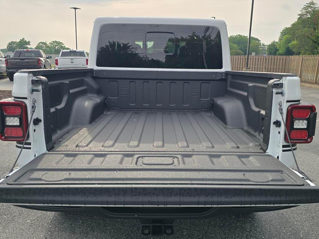 new 2026 Jeep Gladiator car, priced at $58,467