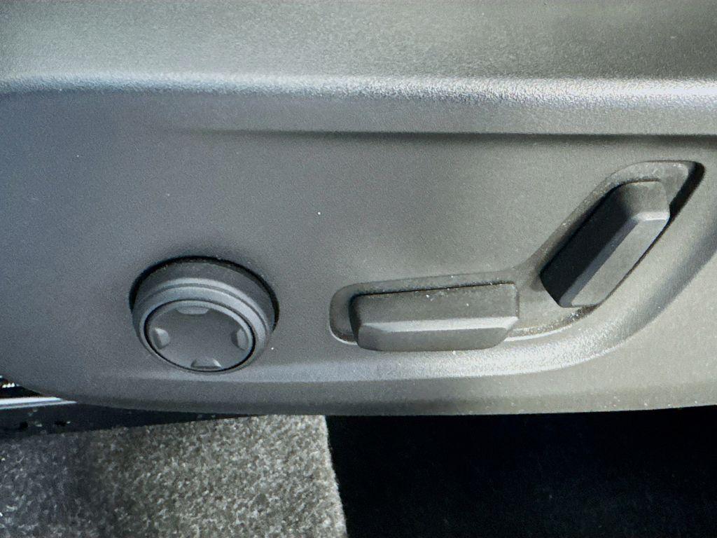 used 2020 Volvo XC40 car, priced at $22,988