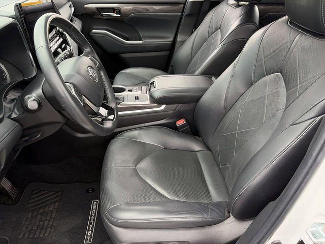 used 2022 Toyota Highlander car, priced at $39,799