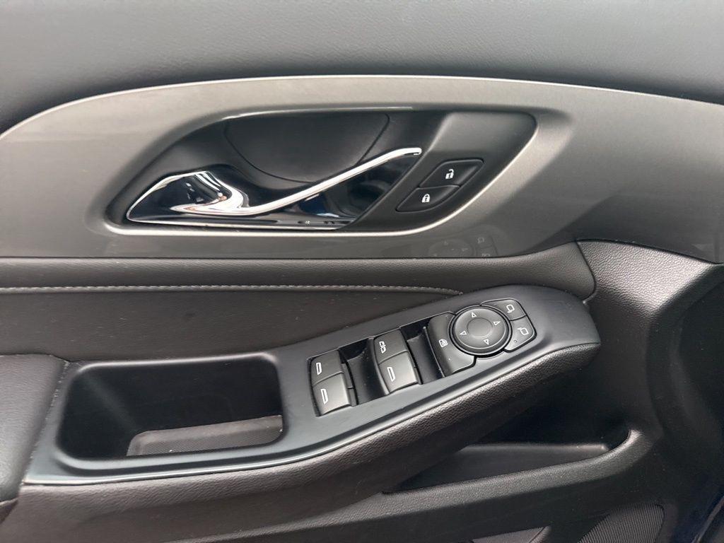 used 2023 Chevrolet Traverse car, priced at $30,995