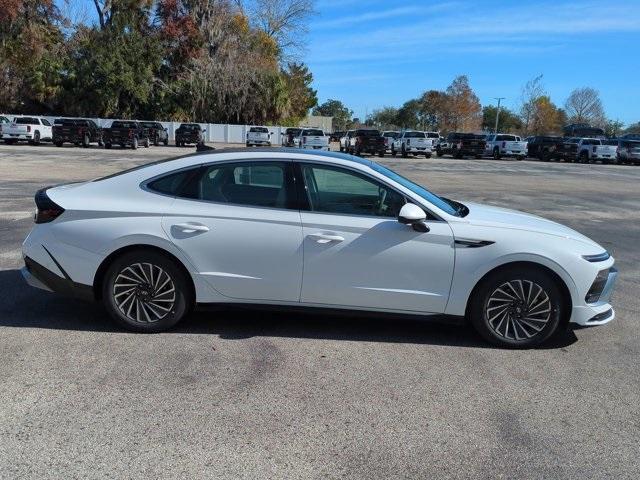 new 2026 Hyundai Sonata Hybrid car, priced at $40,400