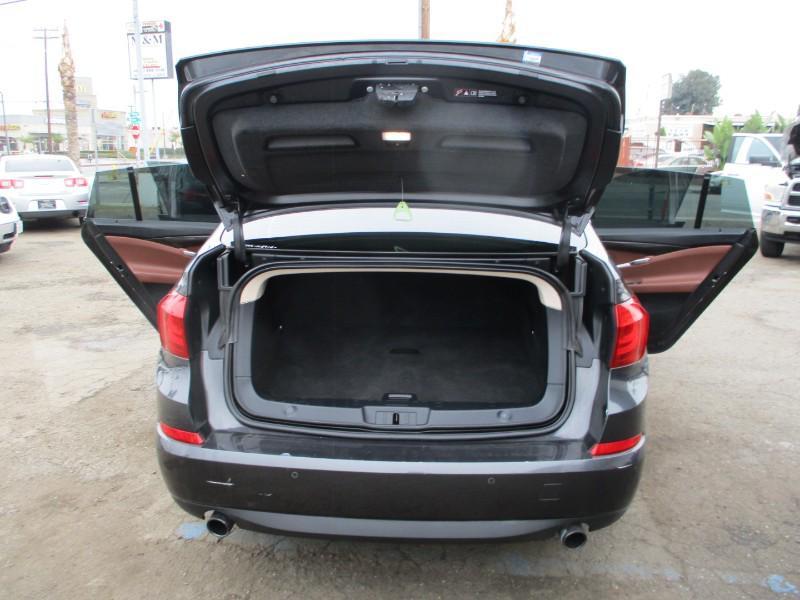 BMW 5 Series view 21