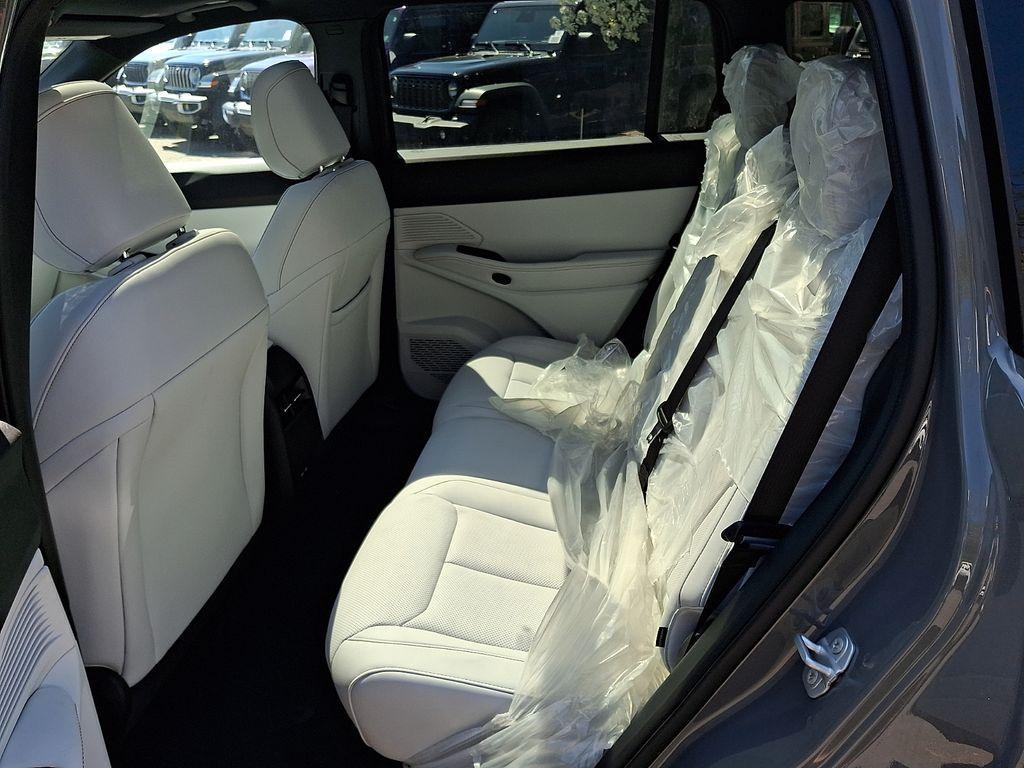 new 2026 Jeep Cherokee car, priced at $43,185