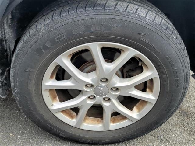 used 2017 Jeep Cherokee car, priced at $9,994