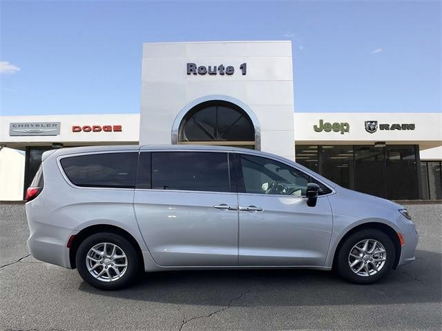 new 2026 Chrysler Pacifica car, priced at $39,915