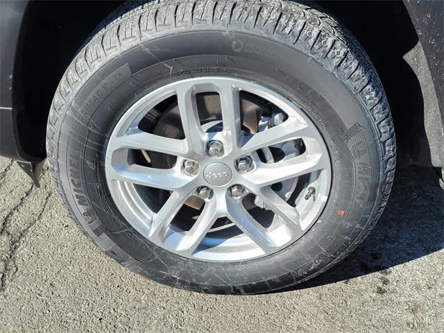 new 2025 Jeep Grand Cherokee car, priced at $37,920