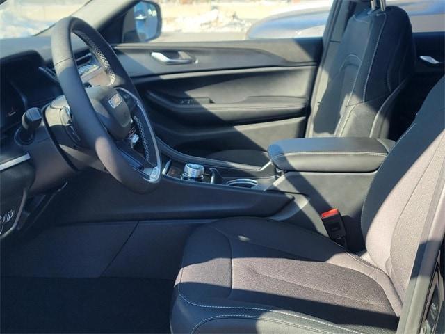 new 2025 Jeep Grand Cherokee car, priced at $37,920