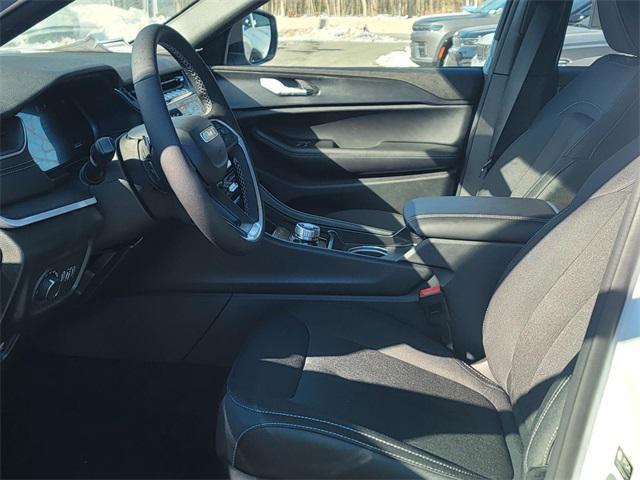 new 2025 Jeep Grand Cherokee car, priced at $35,750