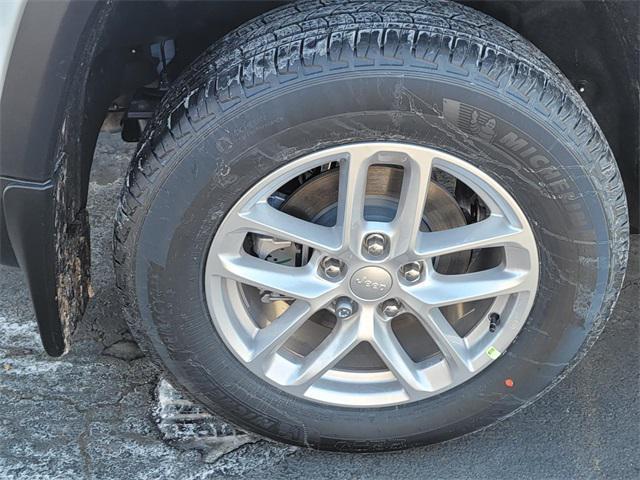 new 2025 Jeep Grand Cherokee car, priced at $35,750