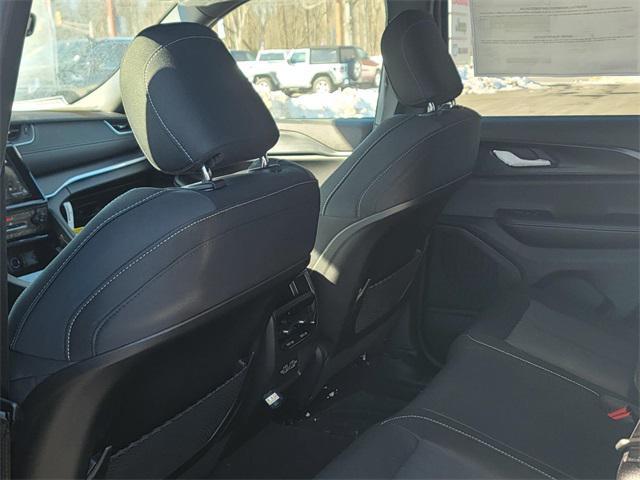 new 2025 Jeep Grand Cherokee car, priced at $35,750