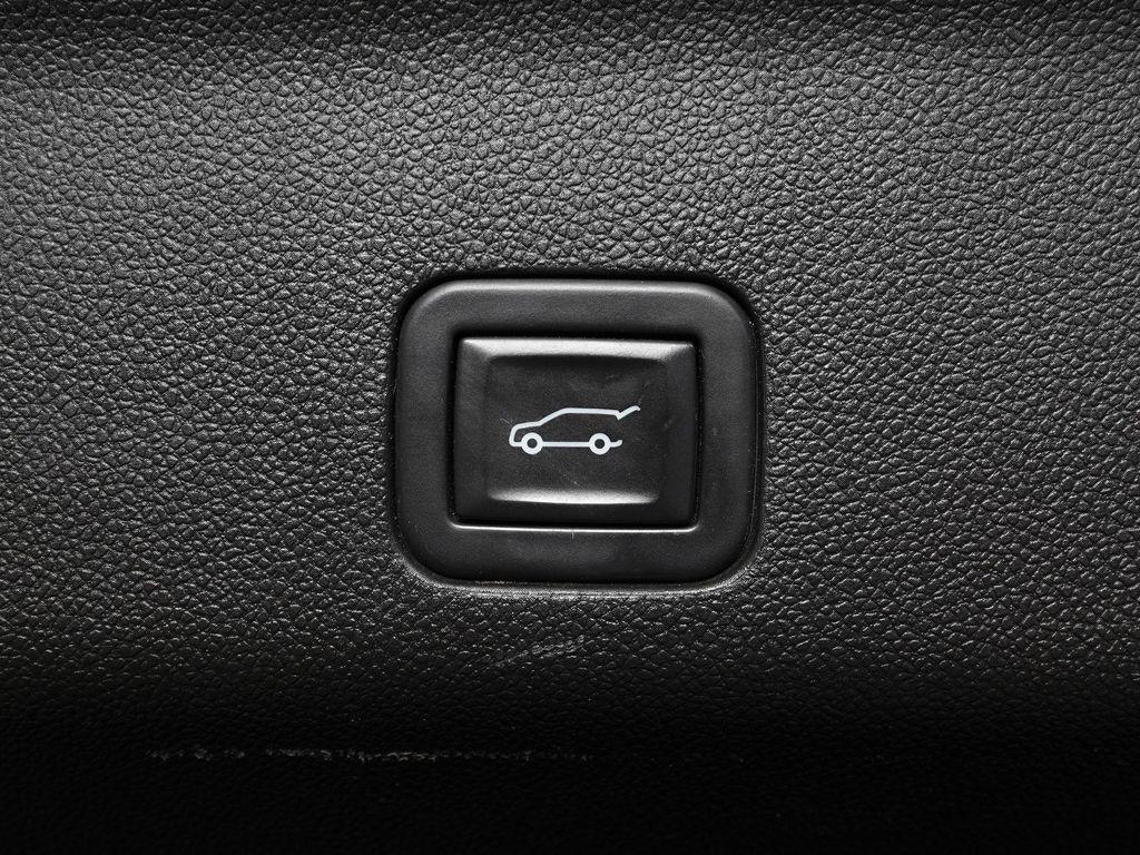 used 2023 GMC Yukon car, priced at $52,649