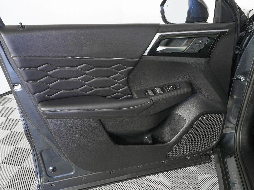 new 2026 Mitsubishi Outlander car, priced at $36,284