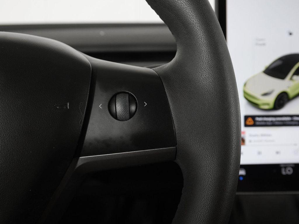 Tesla Model Y view 19