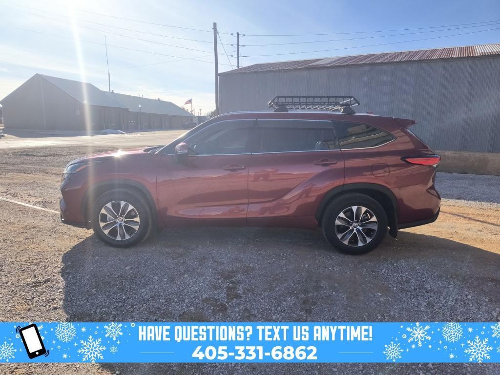used 2022 Toyota Highlander car, priced at $28,000