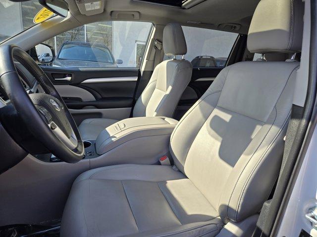 used 2019 Toyota Highlander car, priced at $26,672
