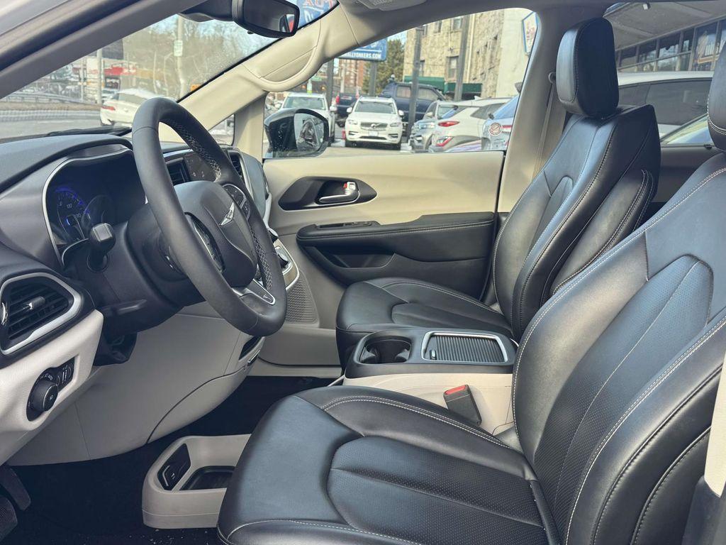 used 2024 Chrysler Pacifica car, priced at $26,985