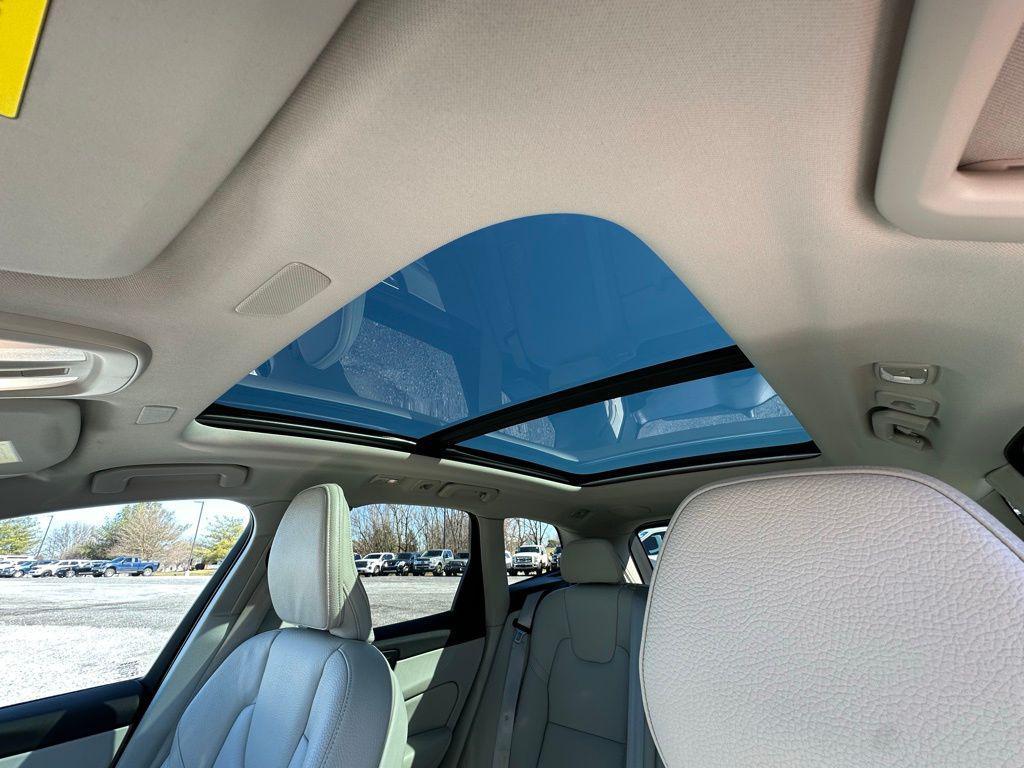 used 2023 Volvo XC60 car, priced at $30,700