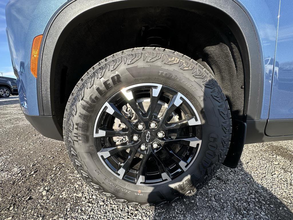 used 2025 Chevrolet Traverse car, priced at $46,400