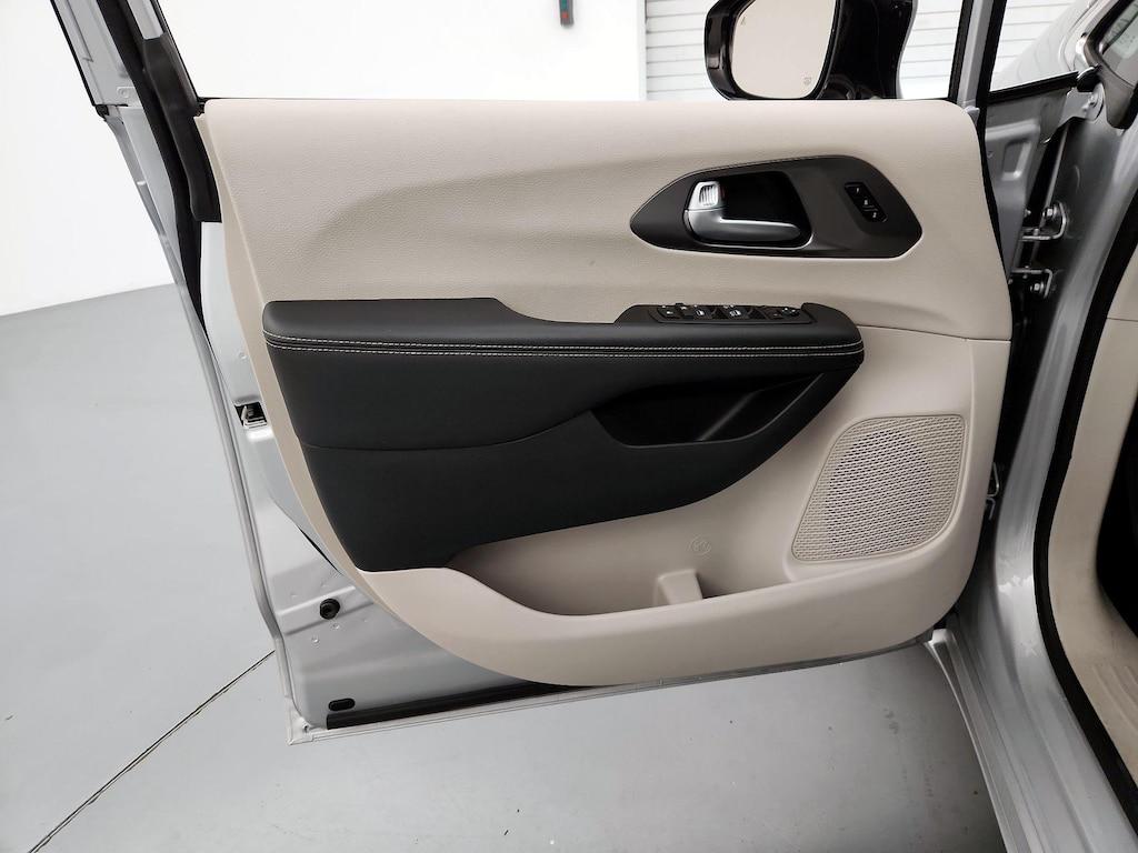 used 2024 Chrysler Pacifica car, priced at $26,998