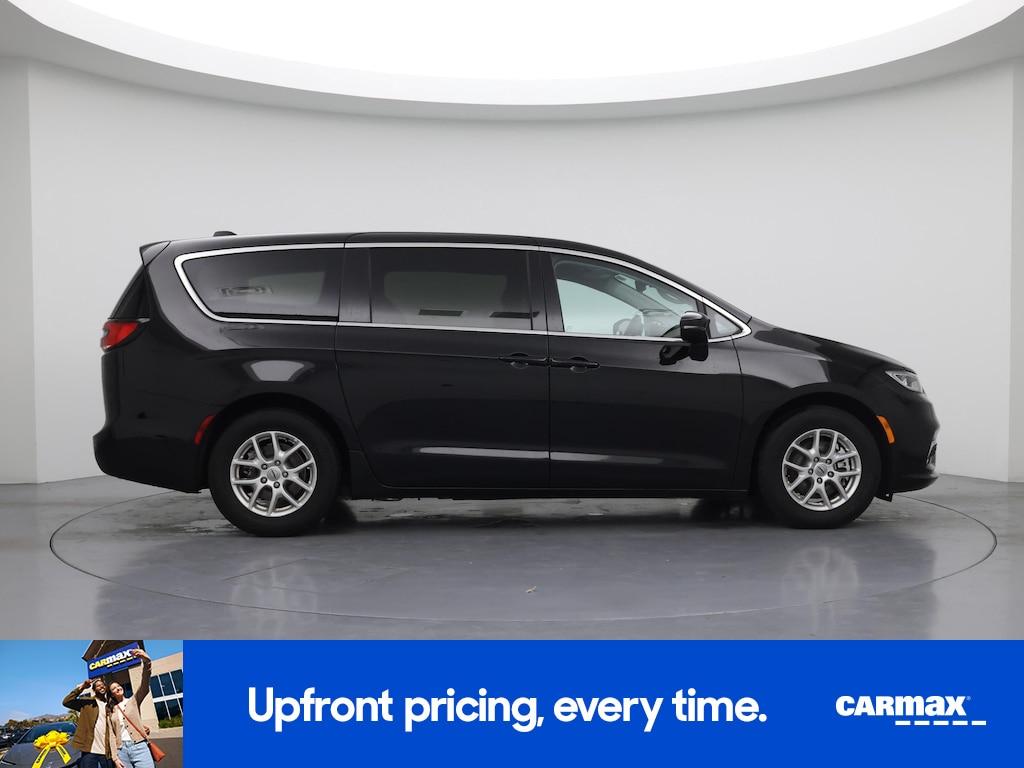 used 2024 Chrysler Pacifica car, priced at $28,998