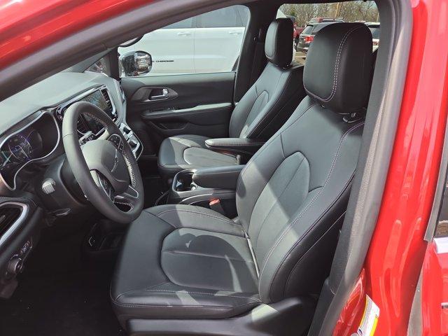 new 2025 Chrysler Pacifica car