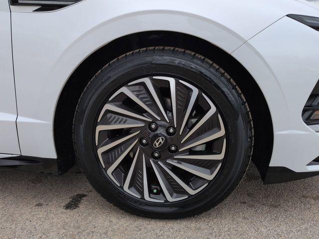 used 2025 Hyundai Sonata Hybrid car, priced at $22,000