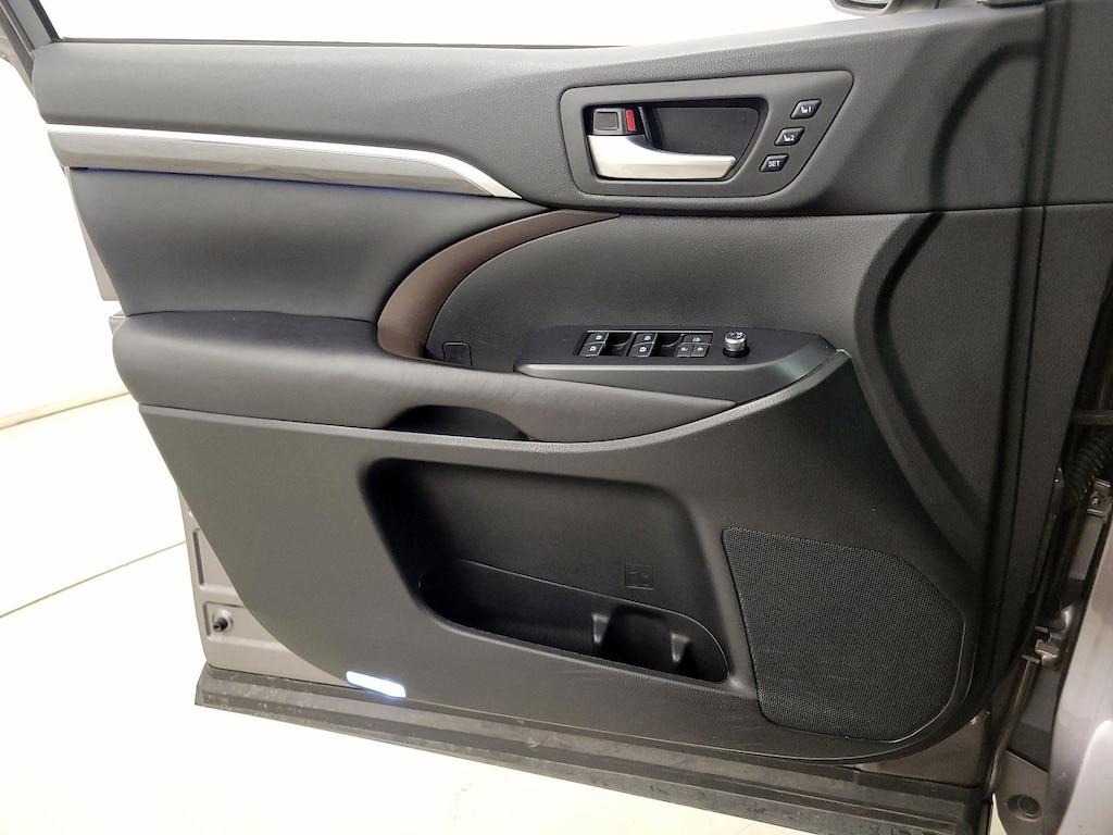 used 2017 Toyota Highlander Hybrid car, priced at $28,998