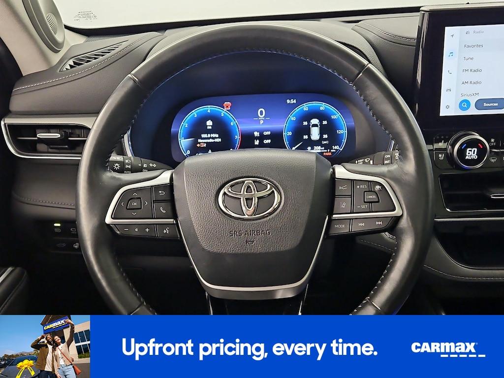 used 2023 Toyota Highlander car, priced at $40,998