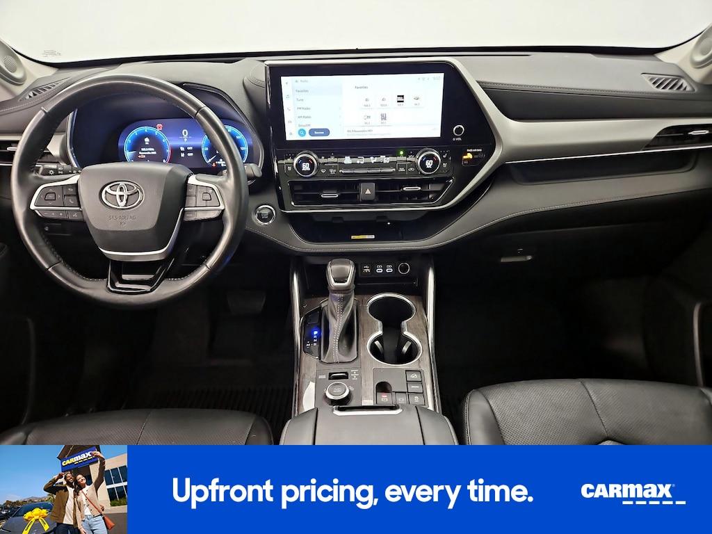 used 2023 Toyota Highlander car, priced at $40,998