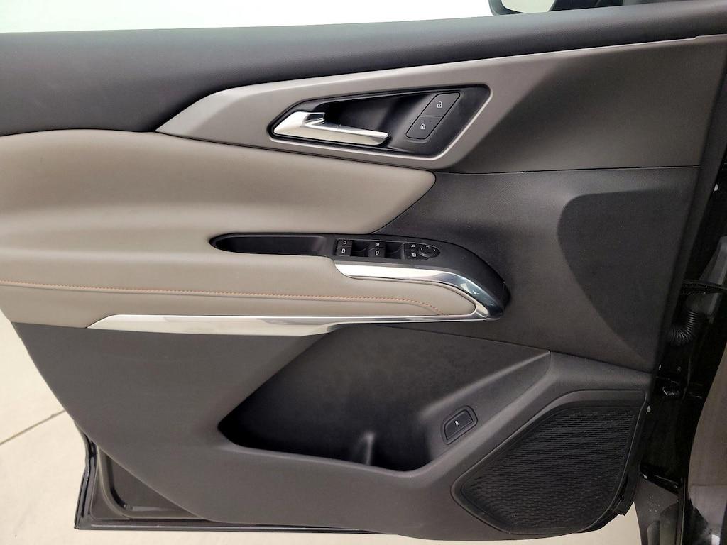 used 2025 Chevrolet Traverse car, priced at $34,998