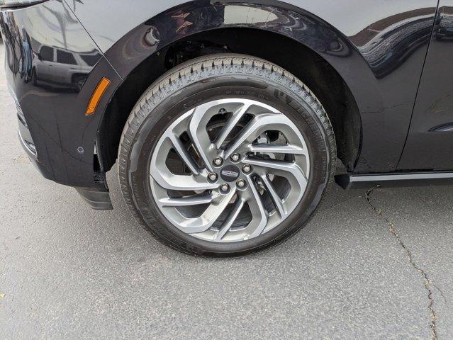 used 2025 Lincoln Navigator car, priced at $83,098