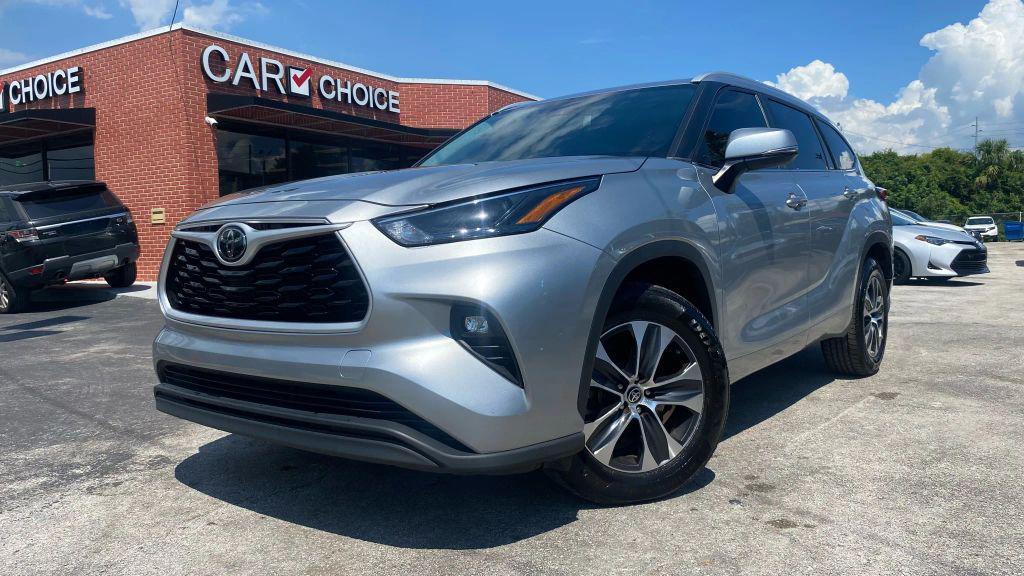 used 2023 Toyota Highlander car, priced at $21,499