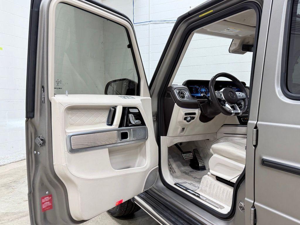 Mercedes-Benz G-Class view 21