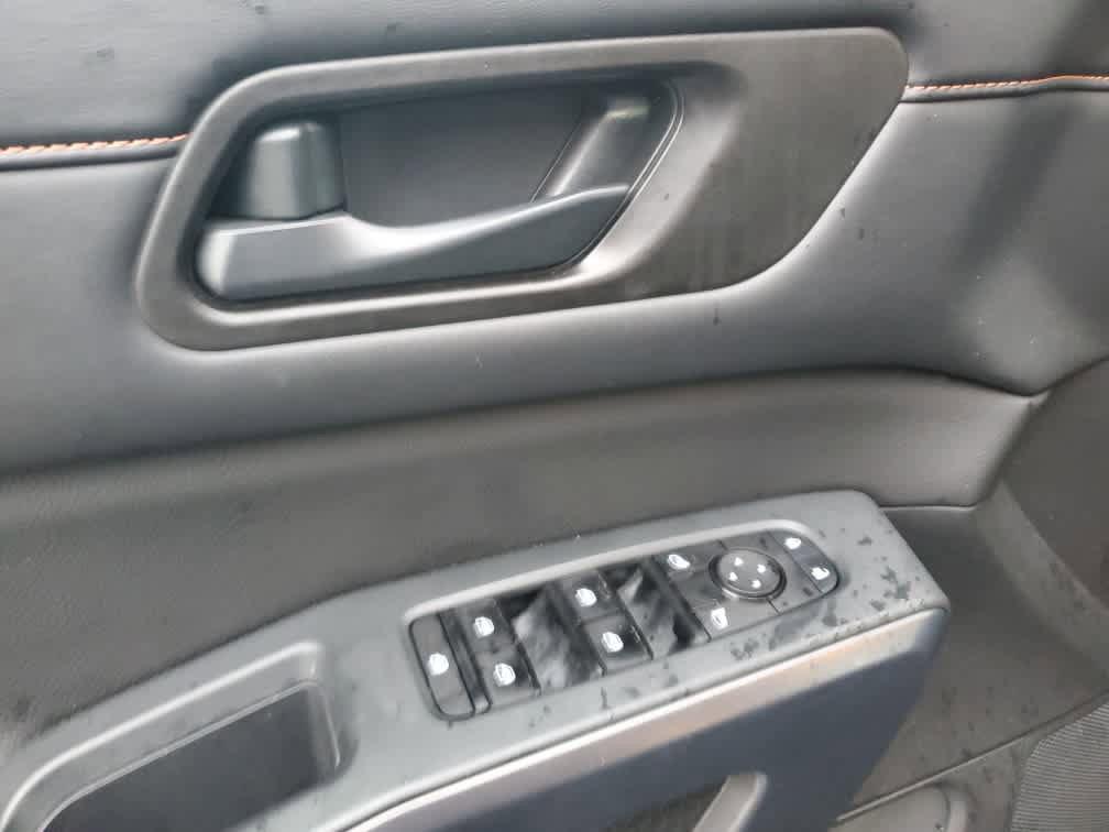 2023 Super Black Nissan Pathfinder