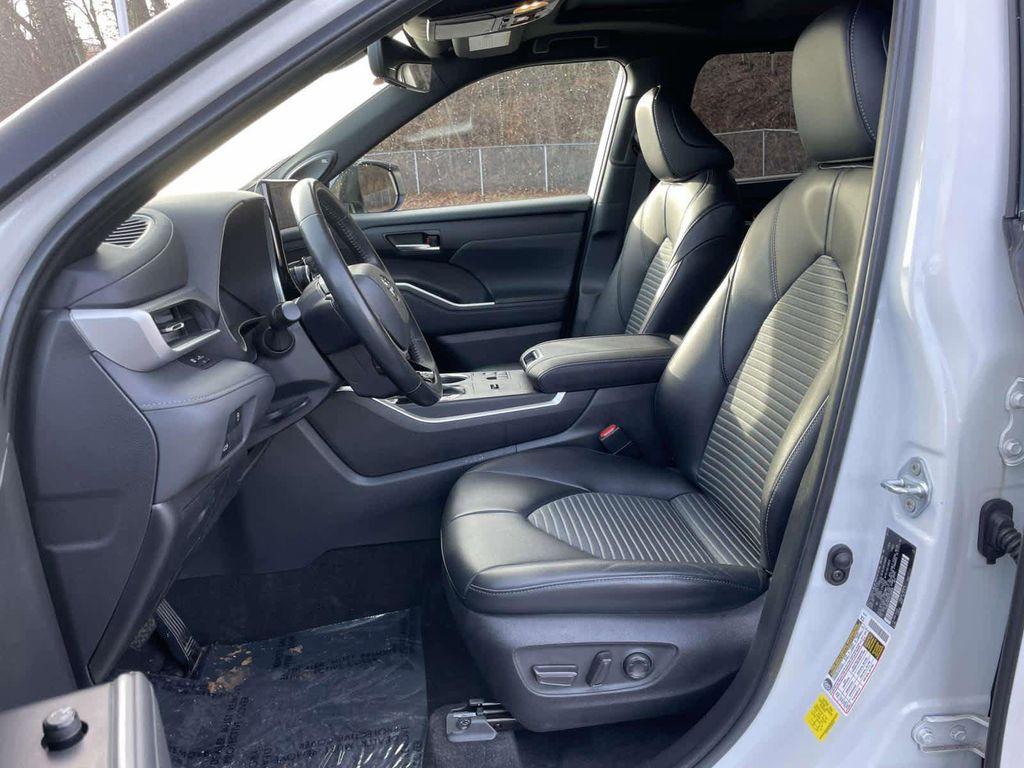 used 2023 Toyota Highlander car, priced at $32,936