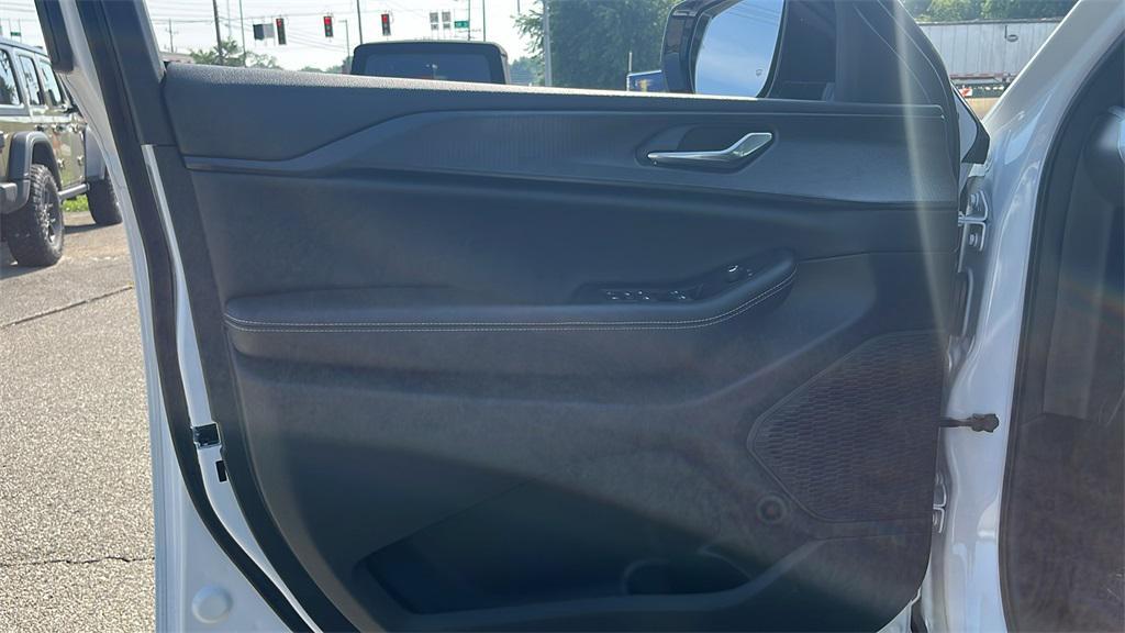 used 2025 Jeep Grand Cherokee L car, priced at $40,990