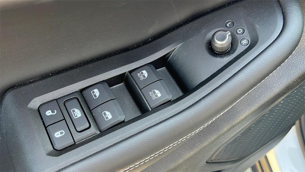 used 2025 Jeep Grand Cherokee L car, priced at $40,990