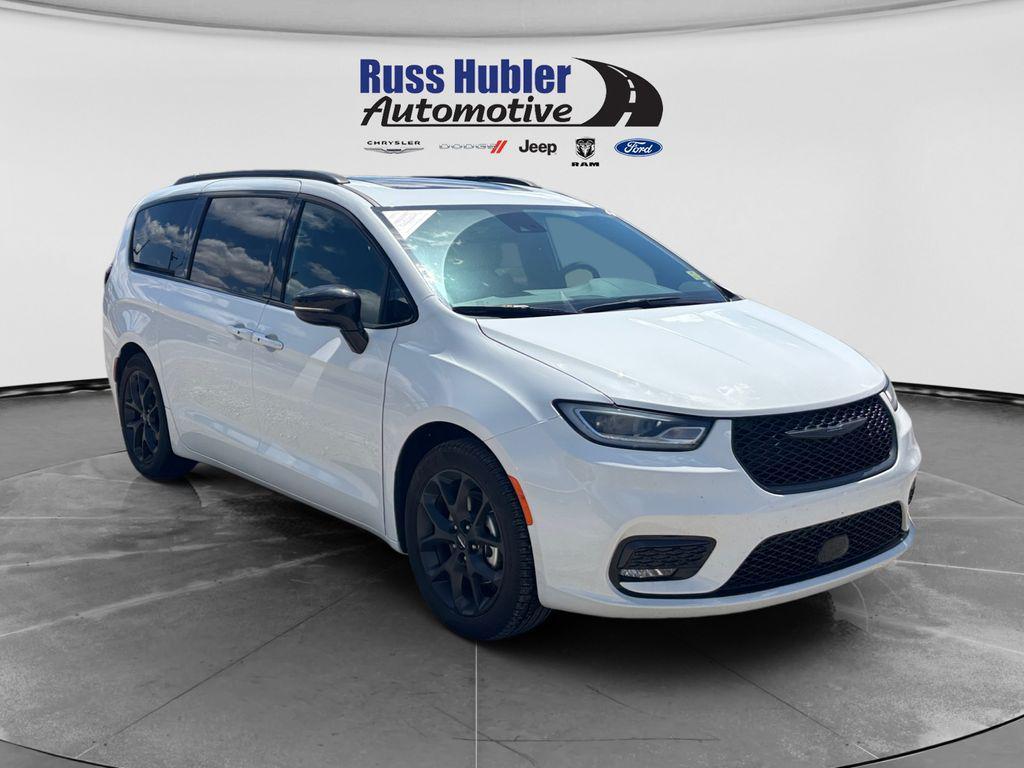 used 2025 Chrysler Pacifica car, priced at $39,999