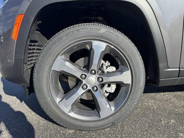 new 2025 Jeep Grand Cherokee car, priced at $54,305