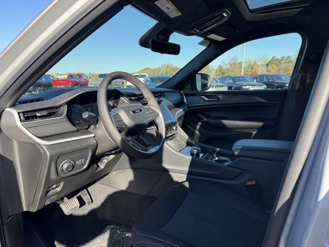 new 2025 Jeep Grand Cherokee car, priced at $41,920