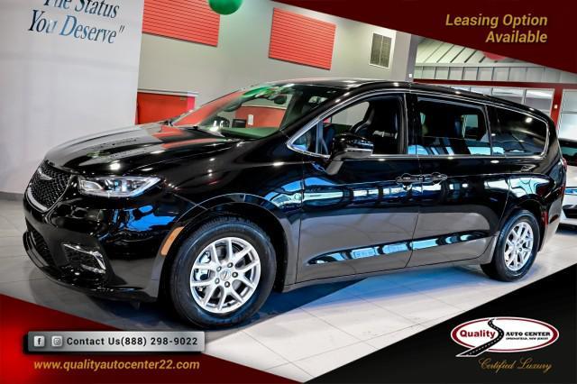 used 2025 Chrysler Pacifica car, priced at $29,250