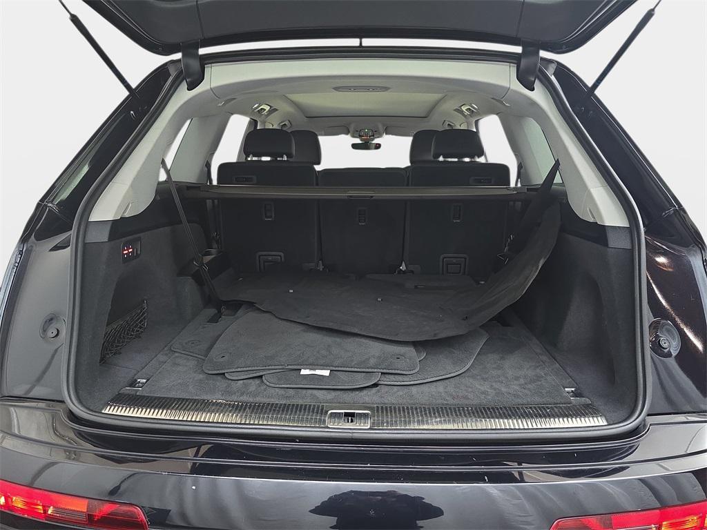 used 2021 Audi Q7 car