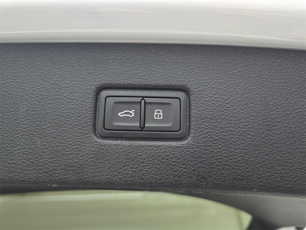 used 2021 Audi Q7 car, priced at $21,499