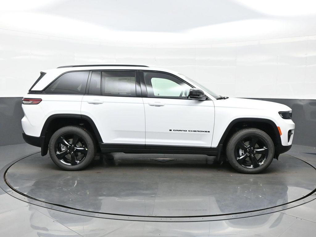 new 2025 Jeep Grand Cherokee car, priced at $40,852