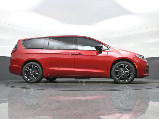 new 2026 Chrysler Pacifica car, priced at $40,685