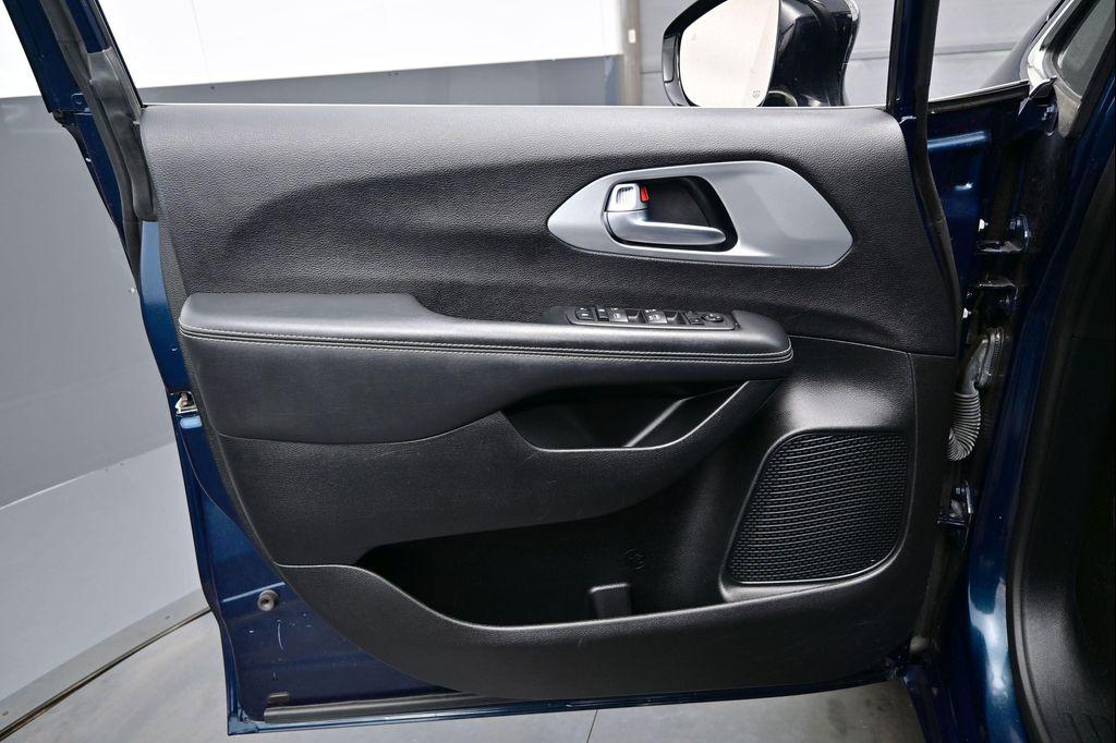 used 2024 Chrysler Pacifica car, priced at $27,276