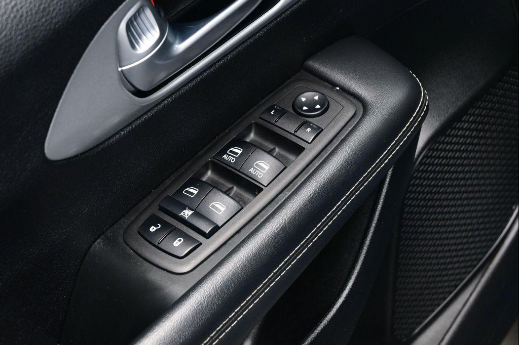 used 2024 Chrysler Pacifica car, priced at $27,276